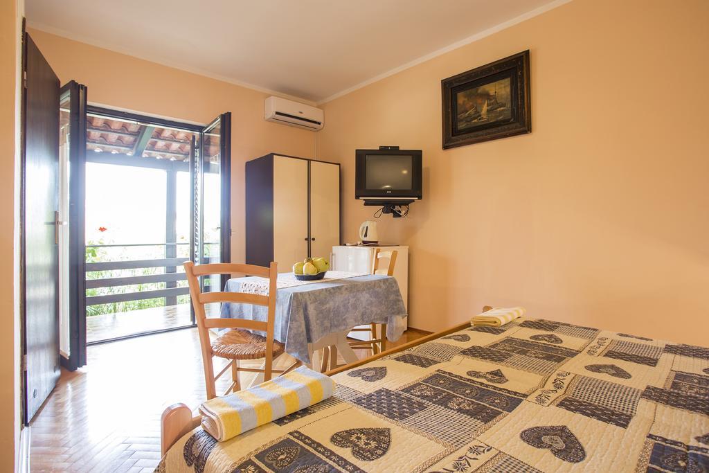 Guest House Nada 392 พูลา ภายนอก รูปภาพ